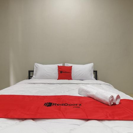 Reddoorz Near Puri Indah Mall Jakarta Exterior photo