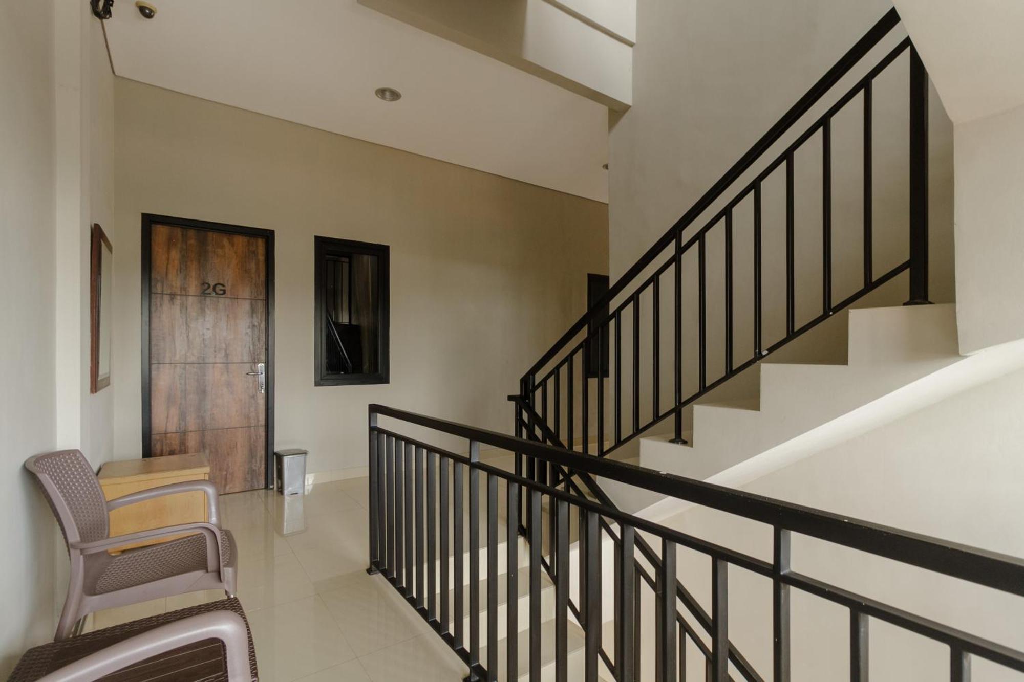 Reddoorz Near Puri Indah Mall Jakarta Exterior photo